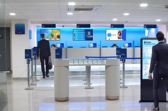 bank-digital-signage